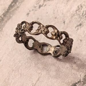 Small Vintage Ring with Detail  -Flowers?